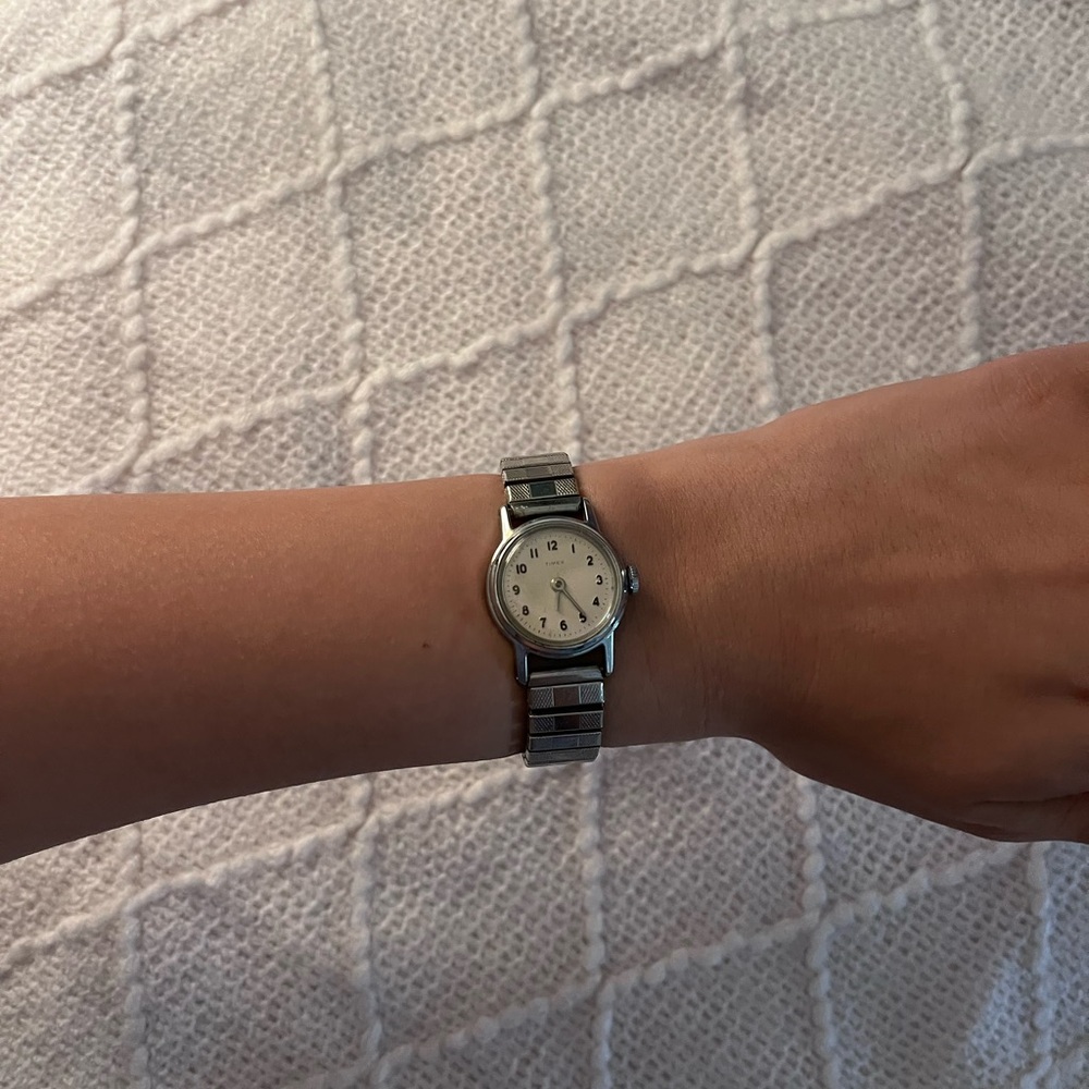 Classic‎ Silver Timex Bracelet Watch